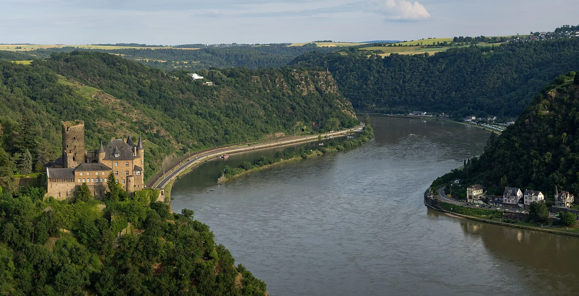 En bateau entre Bacharach et Boppard : la Loreley et les châteaux